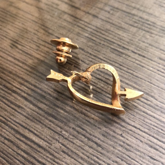 Vintage 1983 AVON Heart & Arrow Pin “Love Struck” - Picture 6 of 11
